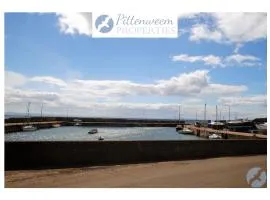 Harbourside- home by the sea in coastal village