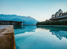 Luxus Ferienhaus Salzburg Chalet mit Pool, Sauna, Whirlpool, Kamin, viešbutis mieste Grosgmainas