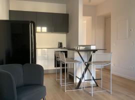 Spazio Perlasca Apt 2 - Cernobbio Como Lake, ξενοδοχείο στο Τσερνόμπιο