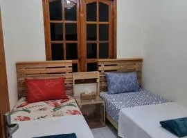 Taefoo Homestay - TOKYO ROOM Free Wifi, Air Conditioner & 3 Shared Bathrooms