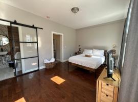 Newly Renovated One Bedroom Apartment !, hotel in Brooklyn Manor