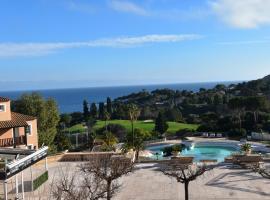 Cap One, au cœur de Cap Esterel VUE MER & PISCINES - Accès piscines et parking couvert inclus, hotel din Agay - Saint Raphael