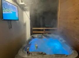 BELLA Luxury Penthouse with outside JACUZZI and Barbecue area