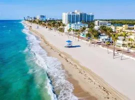 Beach Breeze Suite - Steps to the Beach