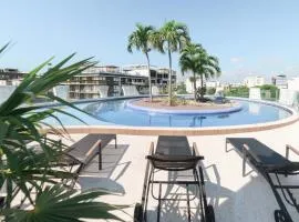 Spacious Condo 200m from Beach & 5th Ave