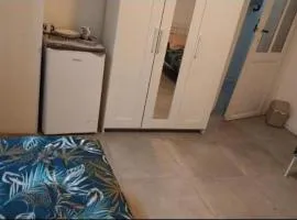 Chambre 2lit célibataire schaarbeek sous-sol