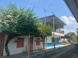 CASA DEL PARQUE Hotel, en Puerto Perales, corregimiento de Puerto triunfo 30 min del parque Nápoles