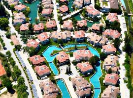 Number 27, Outstanding Corner Villa w/pool in Portville Gocek, hotel in Fethiye