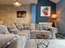 Large, Stylish 3 Bed House with Garden