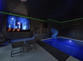Star-a-Lago - 11-Bedroom Smoky Mountain Cabin with Pool, Hot Tubs, Theater, and Game Room, hotel en Sevierville