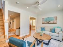 2 Mi to Northwestern Updated Home with Game Room!, hotel v destinaci Evanston