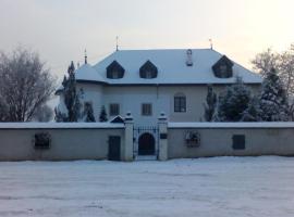 Castle Kaštieľ Kotešová, hotel near Železničná Stanica Veľká Bytča, Kotešová