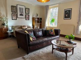 Large Corris apartment with kitchen & lounge and adjoining bathroom, apartment in Dolgellau
