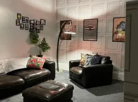 Large Mach Apartment at Pen Y Coed Hall