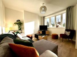 New Southampton Central House - Parking, 6 Beds, Sleeps 9 - City Centre l Cruise Terminal l Great for Contractors, Friends & Families，位于南安普敦的酒店