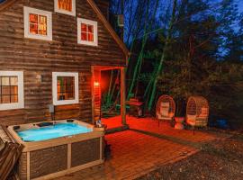 Couple's Serenity Cabin with Hot Tub, ξενοδοχείο σε Milford