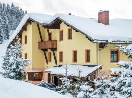 Hotel Blümchen, hotel v destinaci Lackenhof