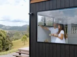 Brand New Tranquil Tiny Home On 60 Acres Near Kennilworth Feed Friendly Cows, Spectacular Views