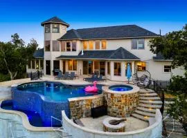 Poolside Retreat - Fire Pit Hot Tub & Sleeps 14