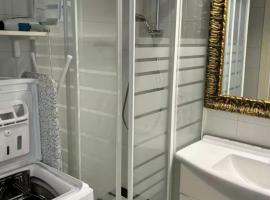 Studio with access to pool, hotel in Beausoleil