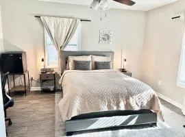 Queen Suite - Private Bath - Hot Tub - Home Theater