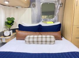 Limited Edition Airstream Midway Downtown & Beach, Hotel in Savannah