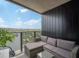 Modern 2-Bed Apartment with Premium Amenities