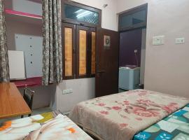 A suitable place for stay in Mahakumbh Prayagraj at a close distance from holy river Ganga: Phāphāmau şehrinde bir otel
