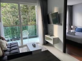 Emerald Terrace Condo 10-Family One Bed & Sofa Bed Garden View, hotel in Patong Beach