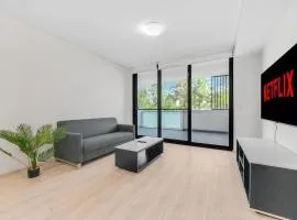 Sunny 2-Bedroom Apartment with Parking in Rouse Hill