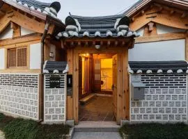 Luxury Hanok Sohomiga