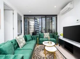 Luxury apartment free car park, pool, gym, Sauna, steam room