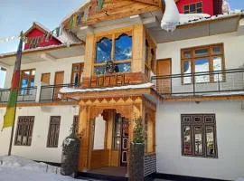 StayApart Shruti Guest House