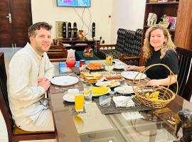 Emerald Home Stay, ξενοδοχείο με πάρκινγκ σε Anuradhapura