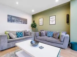 Bright & Spacious 3-Bed, 2-Bath Home in Graylands Close