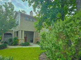 Scenic Homestay in The Woodlands