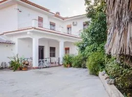 The Great Garden with pool, parking & wifi