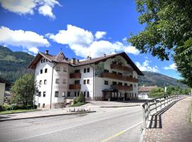 Hotel Villa Jolanda, hotel in Ziano di Fiemme