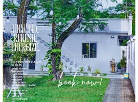 White House Cabin Cozy Retreat with Rustic Charm, vila v destinaci Hermosa