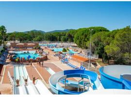 Mobil home camping L'OASIS, hôtel à Puget-sur Argens