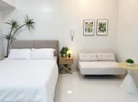 Cozy Condo with Pool & Gym Near Ayala Center
