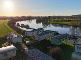 Caravan 5 by The River Severn, dog friendly, great for contractors, walkers and fishing on the river