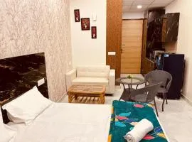 Golden palace studio