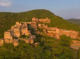 Neemrana Fort-Palace, hotel v destinaci Neemrana