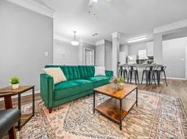 Sophisticated Stay 2BR 2BA Pool