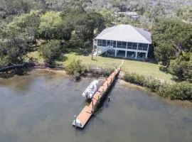 Ozello Manor Waterfront private dock large patio sleeps 8 dog ok