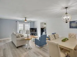 3 Mi to St Simons Beach Gem with Pool Access and Deck
