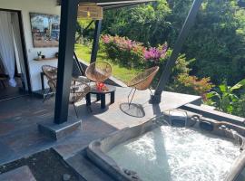 Love and spa by O'Kalm, hotel amb banyeres d'hidromassatge a Le Gosier