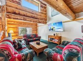 Silverthorne Cabin with Hot Tub and Forest Access