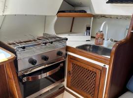 Hospedagem exclusiva no veleiro, boat in Ubatuba